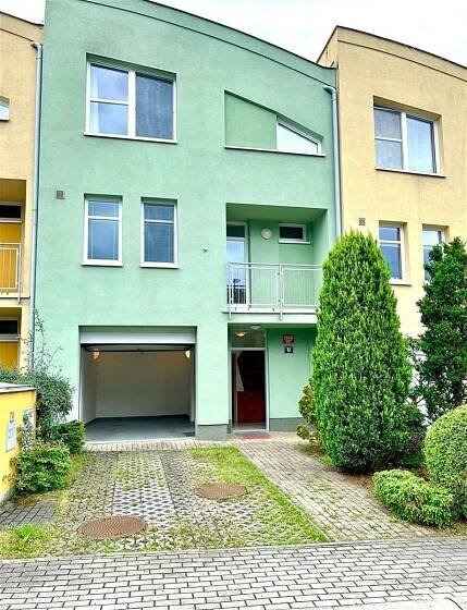 Pronájem domu 4kk s garáží a zahradou, Praha 4, obrázek č. 2