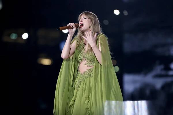 Taylor Swift draws record-breaking crowd at Pittsburgh stadium during Eras Tour concert