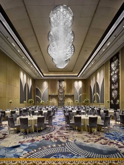 Shangri-la Hotel at the Fort