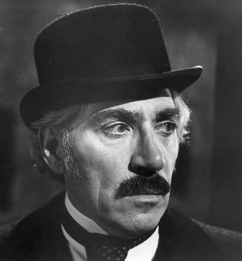 Vražda na úrovni - Z filmu - Frank Finlay