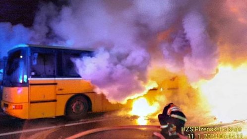 Na Plzeňsku shořel autobus. Řidič byl pod vlivem alkoholu - Novinky