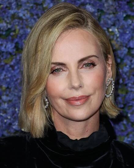 Podle Charlize by ženy měly v sexu myslet na sebe.