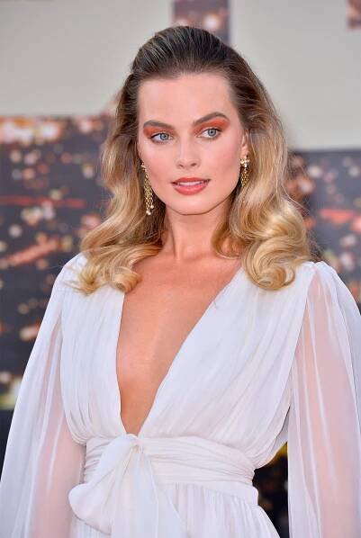 10 Ridiculously Stunning Photos Of Margot Robbie | Factionary