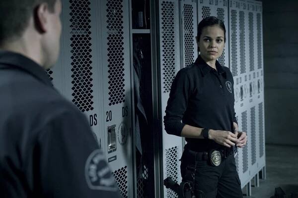 Zbrojnice - Fracture - Z filmu - Lina Esco