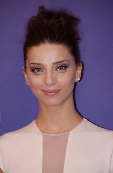 Angela Sarafyan | Novinky, zajímavosti a tipy ze světa seriálů a filmů | Edna.cz