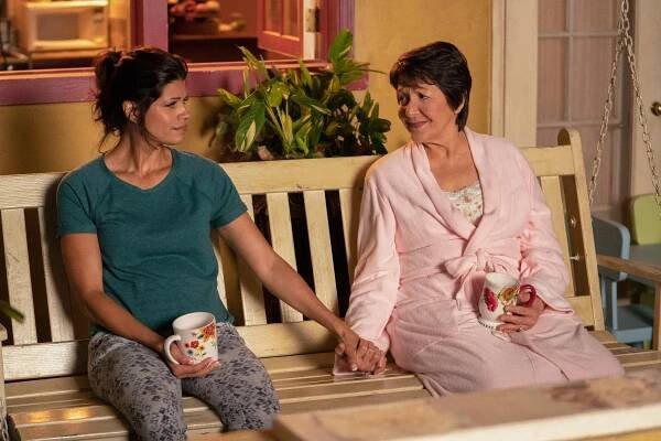 Neposkvrněná Jane - Chapter One-Hundred - Z filmu - Andrea Navedo, Ivonne Coll