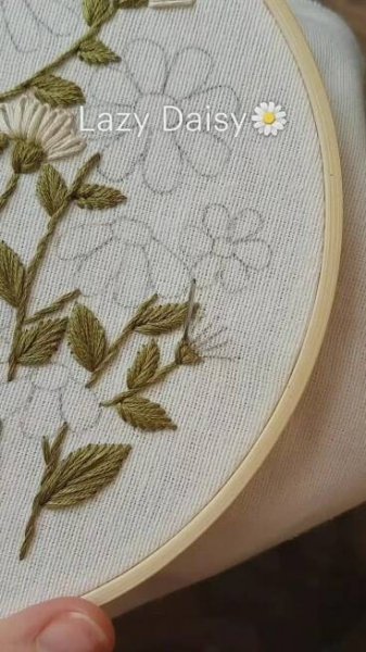 Obsahuje obrázek: Lazy Daisy🌼 Hand embroidery