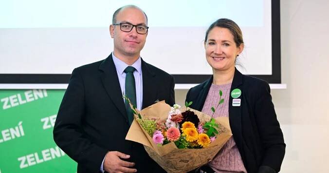 Zelené povedou bývalá diplomatka Svárovská a zastupitel Prahy 16 Pomahač. Neměli protikandidáty
