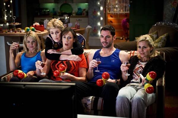 Miranda - Švenk, nic víc - Z filmu - Sarah Hadland, Patricia Hodge, Miranda Hart, Tom Ellis, Sally Phillips