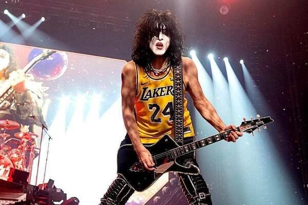 Paul Stanley uctil Kobe Brynta | Rádio BEAT: První bigbít u nás