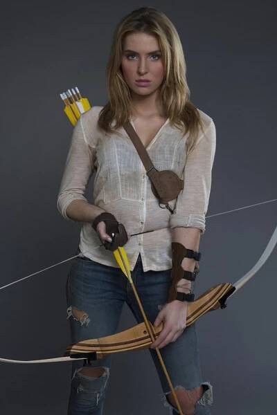 Zrůdno - Série 2 - Promo - Saxon Sharbino
