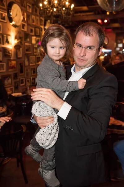 Marcel Merčiak společně s dcerou Miou v roce 2016. Komentátor ještě má syna Damiána.