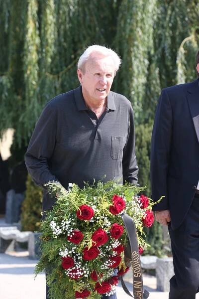 Jaroslav Soukup (68), režisér:  „Seznámili jsme se na filmu Pěsti ve tmě, který dával celý dohromady. Od té doby jsme třináct let chodili jsme do Přístavní ulice do kaskadérské školy každou sobotu cvičit a on nám předcvičoval a bylo to bezvadný.“