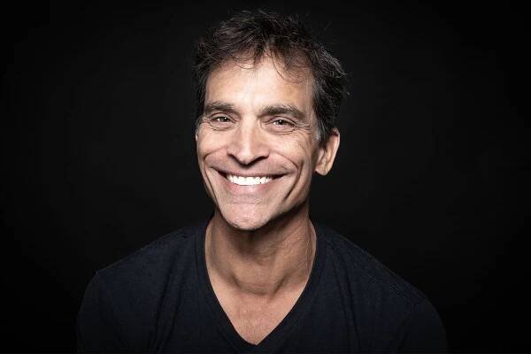 Johnathan Schaech