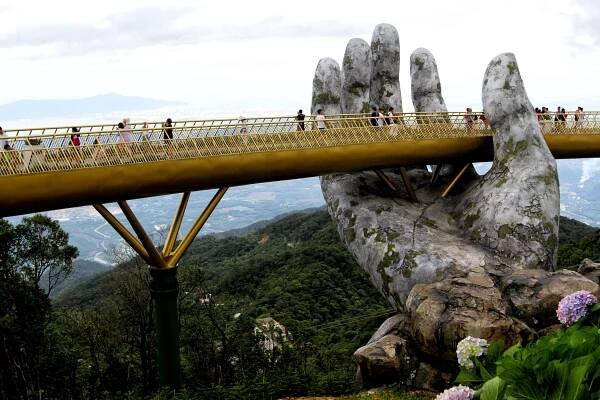 Giant hands lift up Vietnam’s Golden Bridge