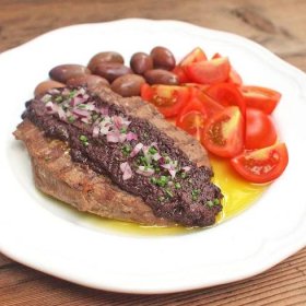 Hovězí steak s olivovou tapenádou