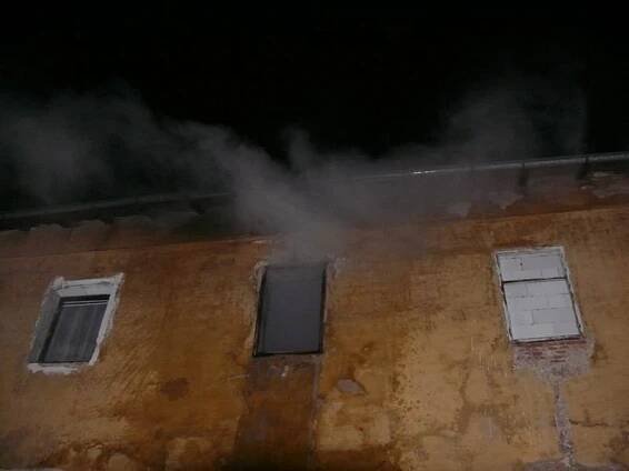 Zásah hasičů u požáru opuštěného bytu v Libčicích nad Vltavou | POŽÁRY.cz - ohnisko žhavých zpráv | hasiči aktuálně