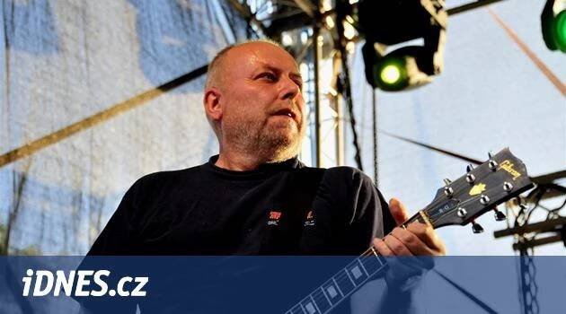 Zemřel hudebník Michal Ambrož, frontman Jasné Páky a Hudby Praha - iDNES.cz