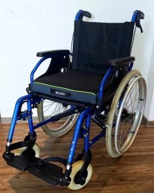 Odlehčený Invalidní Vozík Vermeiren D200 s brzdami pro doprovod  - Lékárna a zdraví