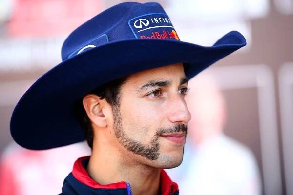 Americký mejdan formule 1: anglický kovboj, Pamela i Joey