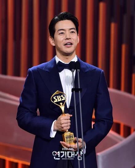 Aj v roku 2021 prinášala SBS divákom pôžitok. Ktoré z jej drám získali 2021 SBS Drama Awards? - Asianstyle