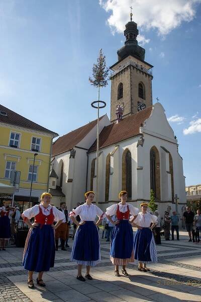 Jaro dorazilo do Soběslavi. Chasa mladá postavila máj a uspořádala veselici