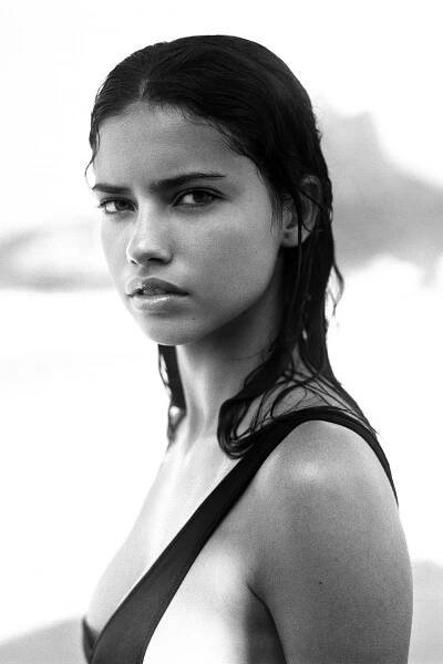 senyahearts:
“ Adriana Lima by Patrick Demarchelier for The Pirelli Calendar, 2005
”
