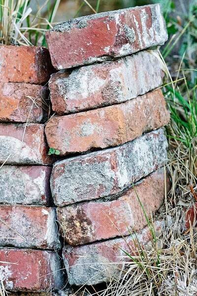 Don't trash those leftover bricks! We share some of our favorite ideas to put them to good use in the landscape and garden. Read more on Gardener's Path. #bricks #gardenprojects #gardenerspath 