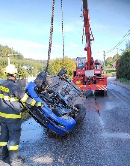 Řidič senior středeční dopravní nehodu na Jičínsku bohužel nepřežil