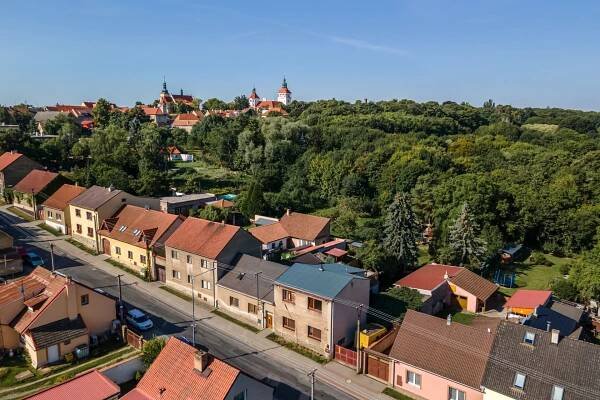 Rodinný dům ve Smečně k okamžitému bydlení - Realitní makléř v lokalitách Kladno, Praha a okolí | Realitní makléř v lokalitách