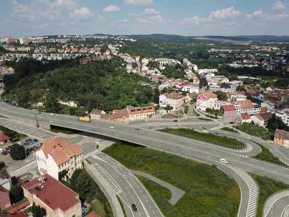 Brno na nové projekty vynakládá třetinu rozpočtu, hlavní město jen pětinu