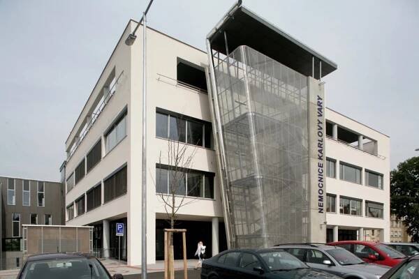 Nemocnice Karlovy Vary, pavilon akutní medicíny a centrálního vstupu