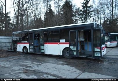V areálu ČSAD v Kladně shořel autobus, škoda je přibližně 400 tisíc korun | Týdeník Policie