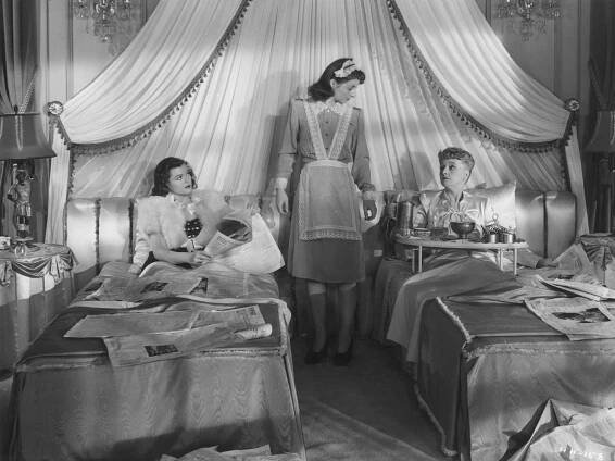 Higher and Higher - Z filmu - Barbara Hale, Elisabeth Risdon