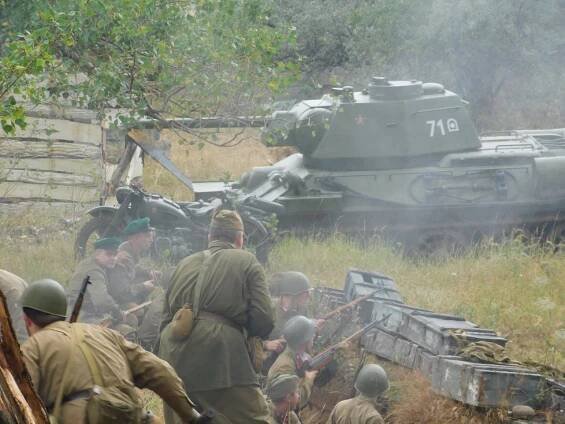 Manévry u Ořechova: Nadšenci předvedli epizody z válečných operací Barbarossa a Bagration