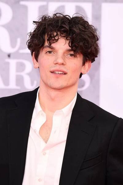 Edward Bluemel will star as Shakespeare in ‘Born with Teeth’