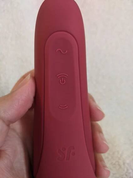 Buttons of the Curvy 1+