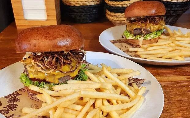 Slevomat: Burger menu pro 1 i 4 os. v burger... - Skrz.cz