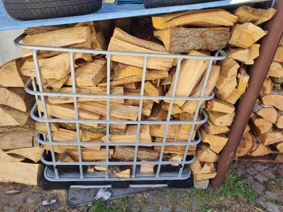 Palivové dřevo Pacov – polínka, brikety, pelety ihned k odběru