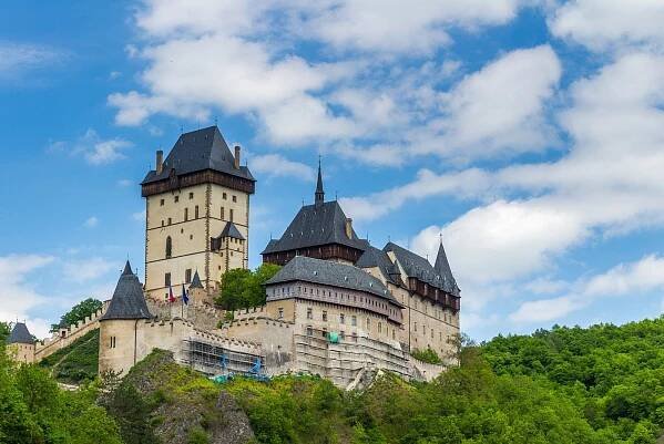 Za dobré recenze špendlík z křišťálu. Google ve spolupráci s designérským studiem Klimchi ocenil české hrady a zámky