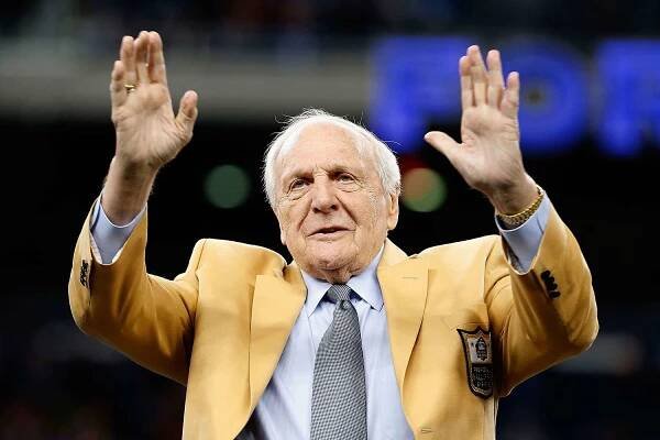 DETROIT, MI - OCTOBER 18: Former Detroit Lions, Joe Schmidt waves during the Pro Football Hall of Fame half time show at the NFL game against the Chicago Bears at Ford Field on October 18, 2015 in Detroit, Michigan. 