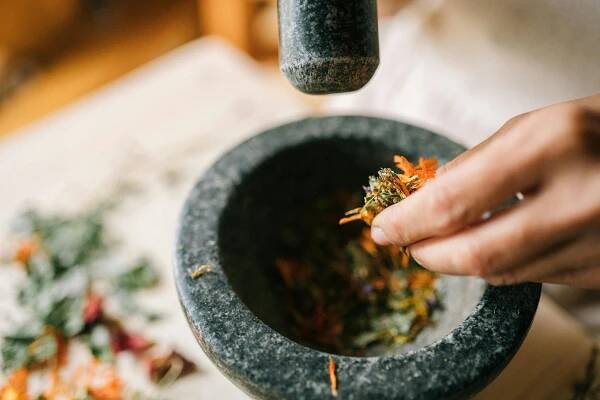 Základová fotografie na téma aroma, bylinky, bylinný, chuť, detail, domácí, dřevěný, dřevo, etnická kuchyně, granit, gurmánské