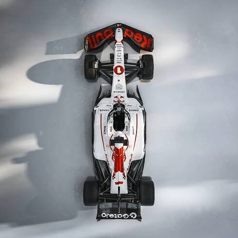 Red Bull na oslavu spolupráce s Hondou pojede v Japonsku v bílých autech. Budou se plést se sesterskou stájí