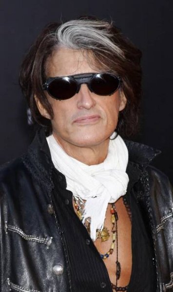 50 Celebrities Who Support Johnny Depp 