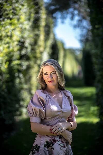 Ústečanka Lenka Graf zazpívala obě hymny před fotbalovým utkáním ČR – Německo