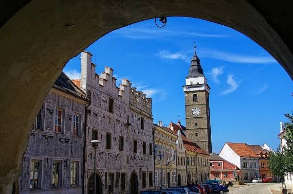 Soubor:Slavonice - Jemnická brána - View WNW on Horní náměstí.jpg – Wikipedie
