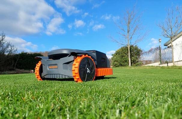 Robotické sekačky Segway Navimow: Jak umělá inteligence mění péči o trávník - Segway Navimow