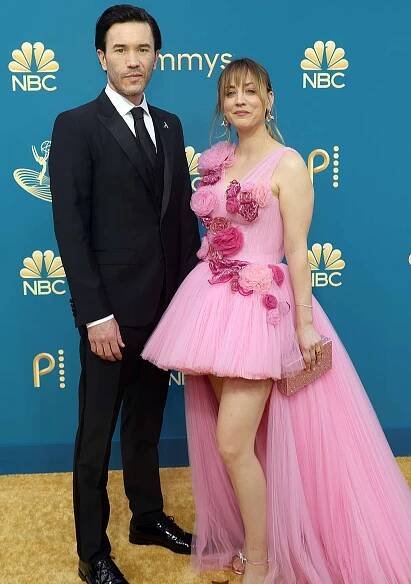 Kaley Cuoco and Tom Pelphrey Make Their Red Carpet Couple Debut at the Emmys