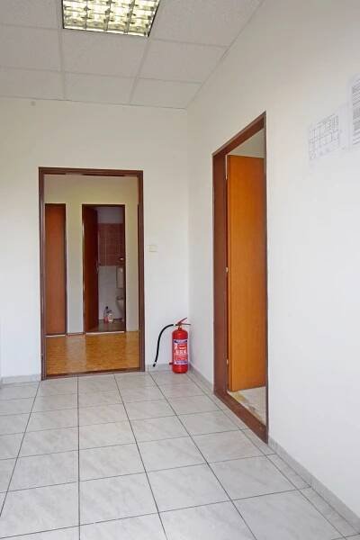 Nebytové prostory s příslušenstvím, 140 m2, Praha 9 - Letňany | Realitní kancelář ZITA 