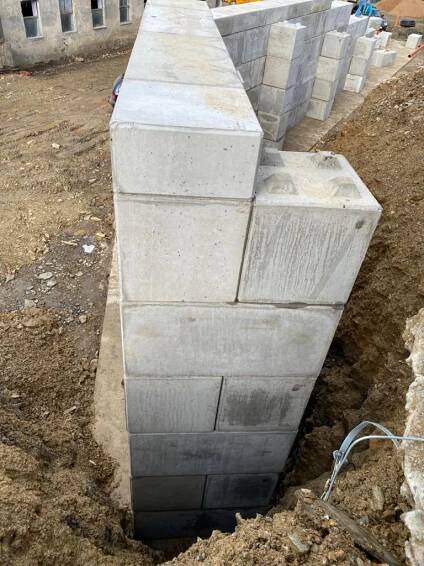 Vysoké n/J - opěrná stěna MegaBeton - MegaBeton - betonový blok